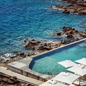 Les Roches Rouges, A Beaumier Hotell